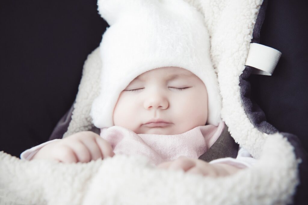 3 accessoires indispensables pour protéger bébé du froid
