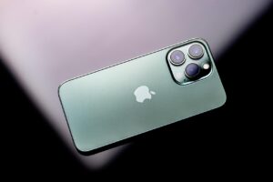 Coque iPhone 13 Master Case : protection premium et design élégant pour votre smartphone Apple