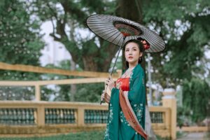 Le Kimono Japonais pour Femme :entre tradition, élégance et tendance moderne