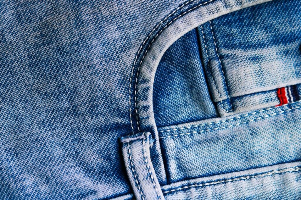 Le jean français artisanal : un héritage textile unique